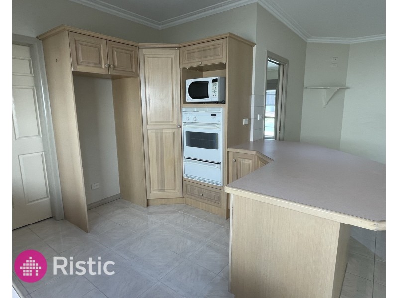 1/13 Mirbelia Crescent, Mill Park VIC 3082