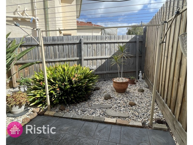 1/13 Mirbelia Crescent, Mill Park VIC 3082