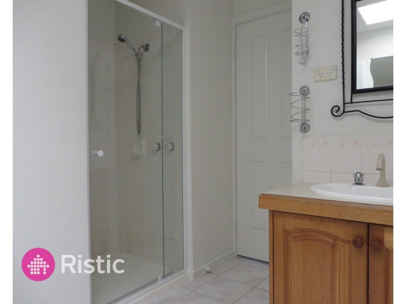 2 Bradley Drive, Mill Park VIC 3082