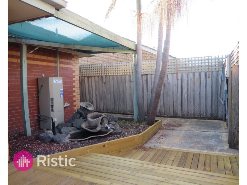 2 Bradley Drive, Mill Park VIC 3082