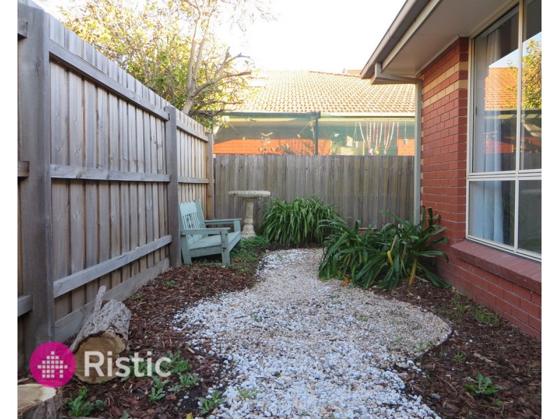 2 Bradley Drive, Mill Park VIC 3082