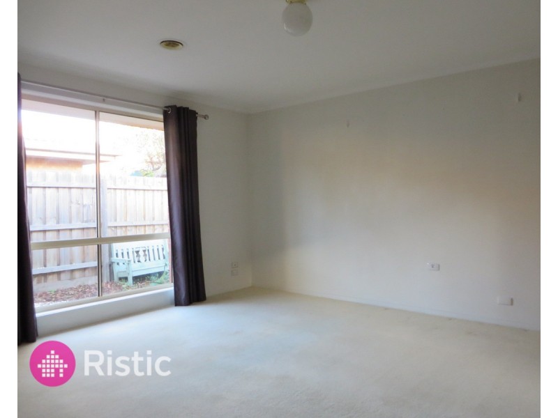 2 Bradley Drive, Mill Park VIC 3082