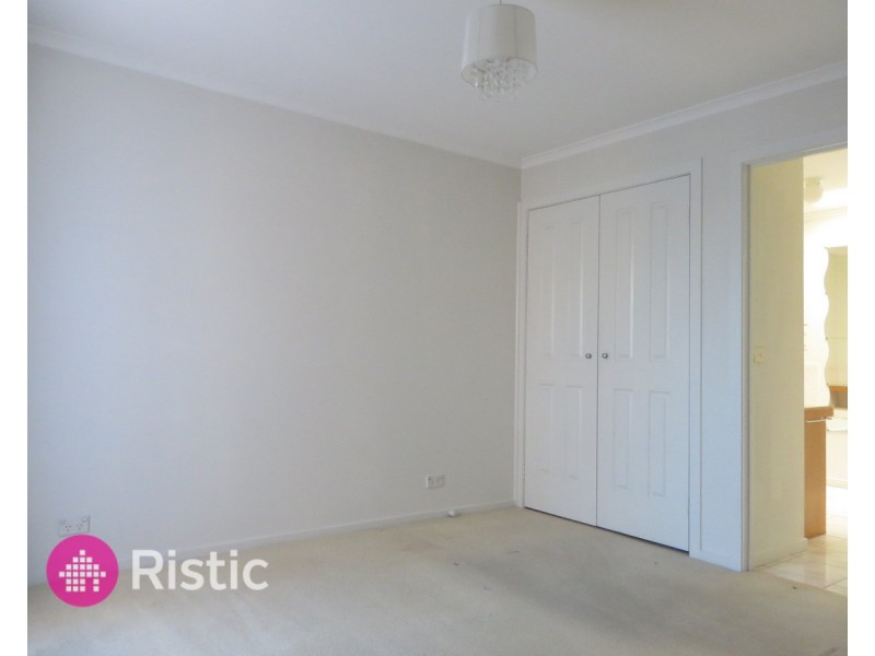 2 Bradley Drive, Mill Park VIC 3082