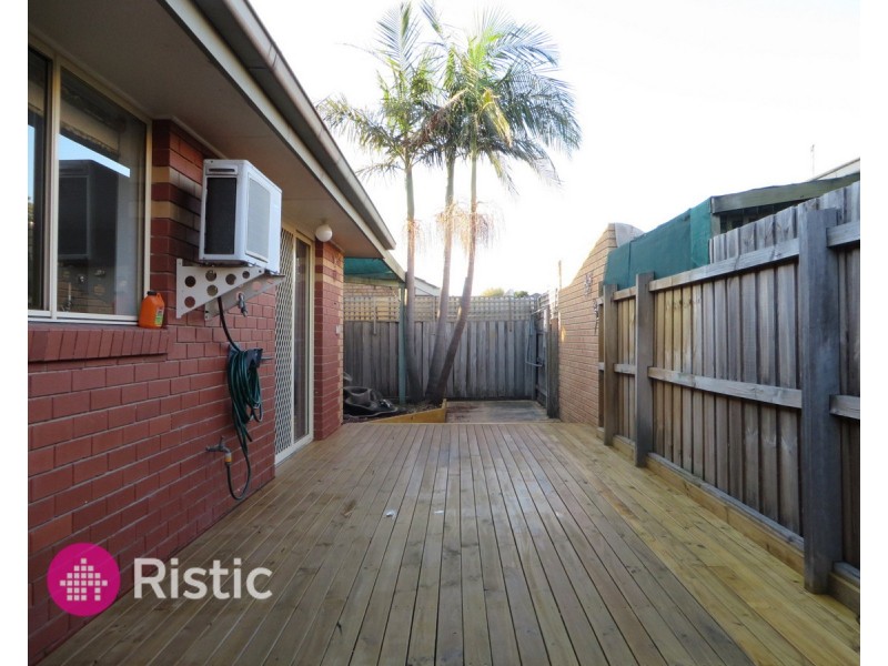 2 Bradley Drive, Mill Park VIC 3082