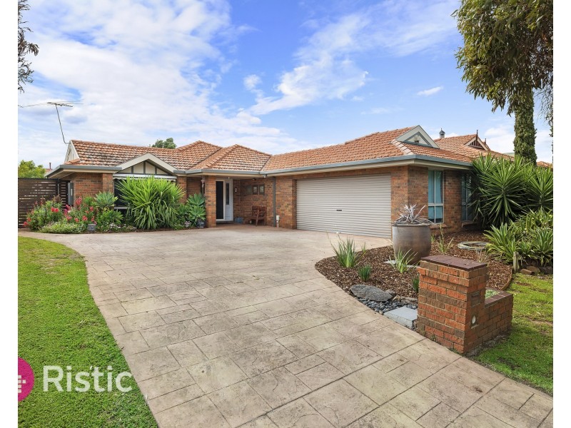 4 Gilroy Crescent, Mill Park VIC 3082