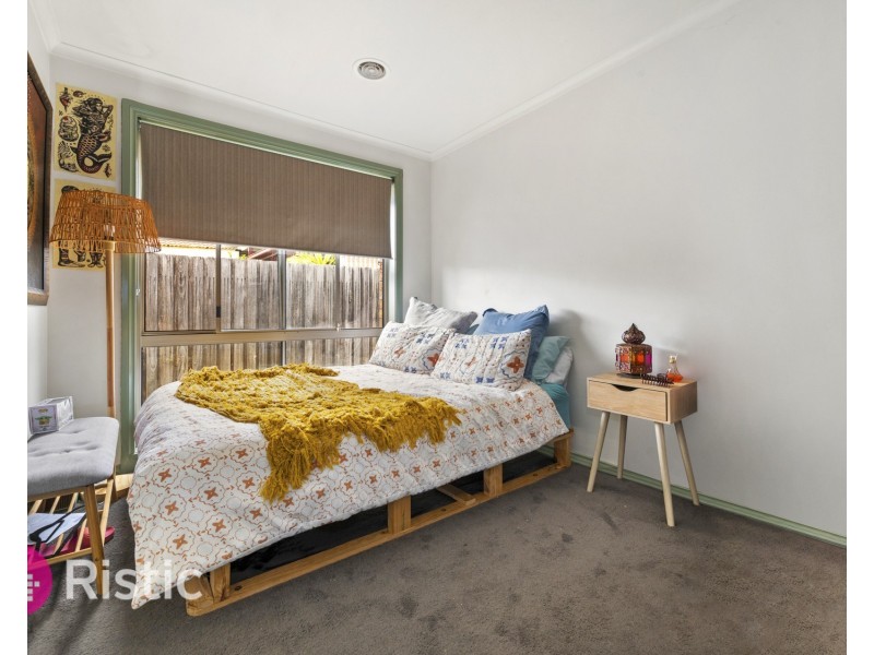 4 Gilroy Crescent, Mill Park VIC 3082