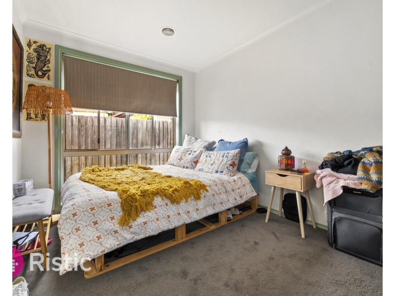 4 Gilroy Crescent, Mill Park VIC 3082