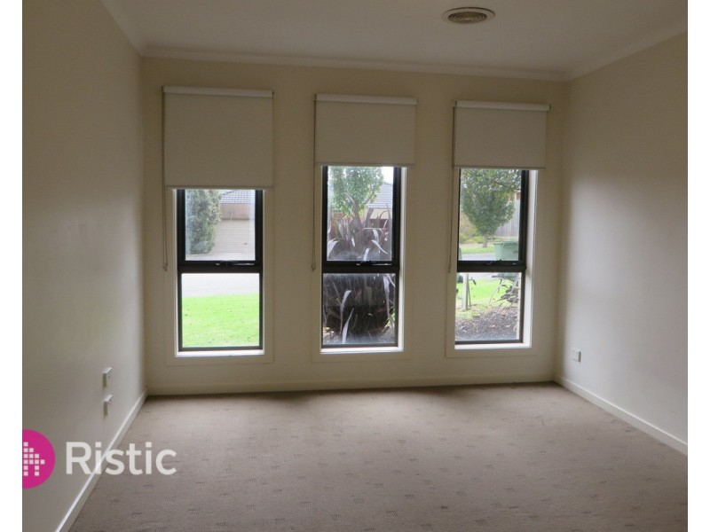 3 Doonie Way, Pakenham VIC 3810