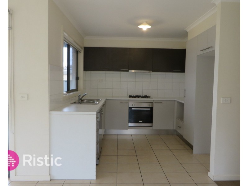 3 Doonie Way, Pakenham VIC 3810