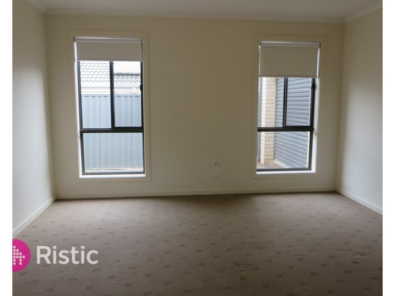 3 Doonie Way, Pakenham VIC 3810