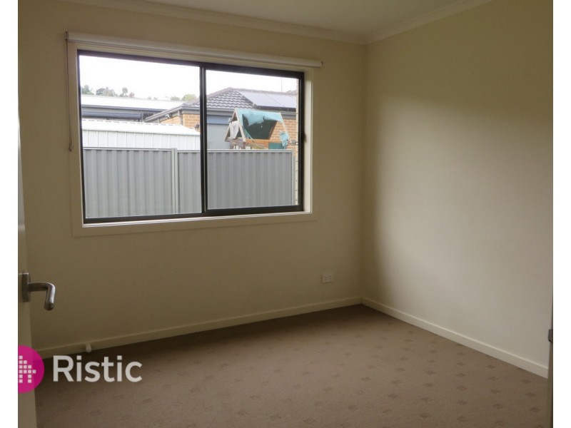 3 Doonie Way, Pakenham VIC 3810