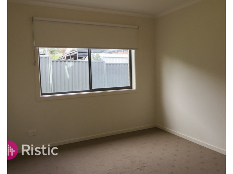 3 Doonie Way, Pakenham VIC 3810