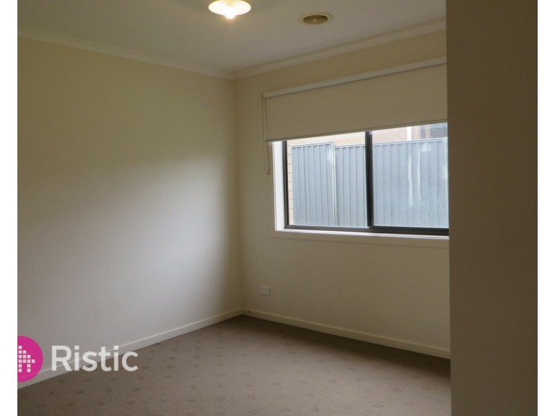 3 Doonie Way, Pakenham VIC 3810