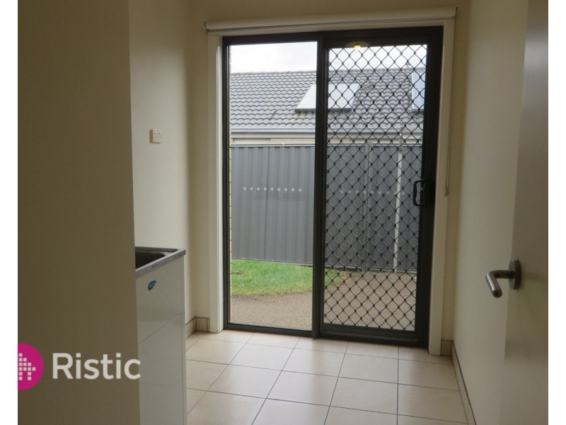 3 Doonie Way, Pakenham VIC 3810