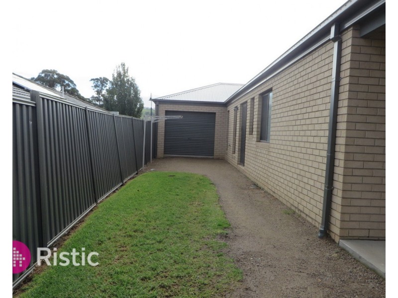 3 Doonie Way, Pakenham VIC 3810