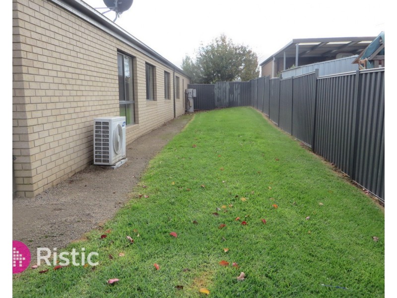 3 Doonie Way, Pakenham VIC 3810