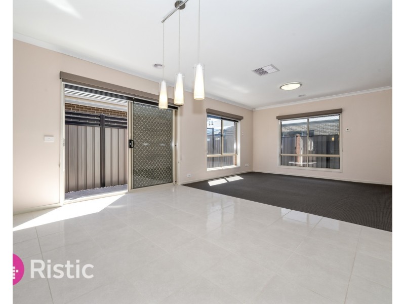 24 Tindales Road, Wollert VIC 3750