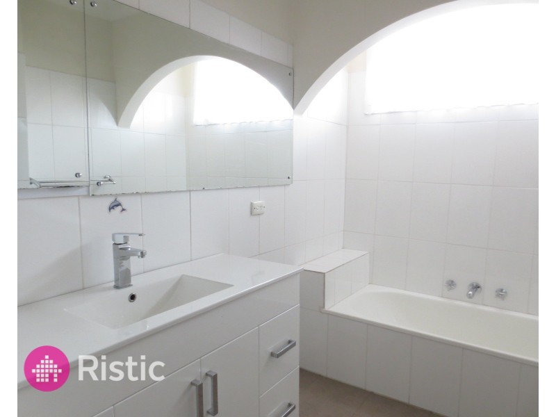 104 Mill Park Drive, Mill Park VIC 3082