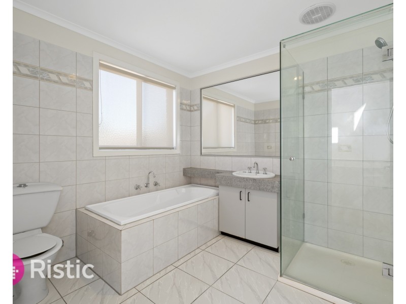 27 John Ryan Drive, South Morang VIC 3752