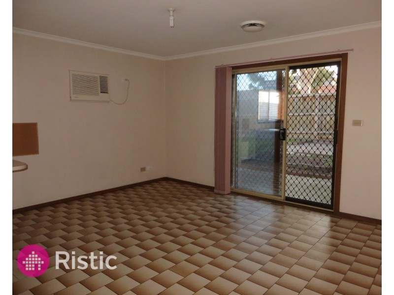 27 Kingston Town Crescent, Mill Park VIC 3082