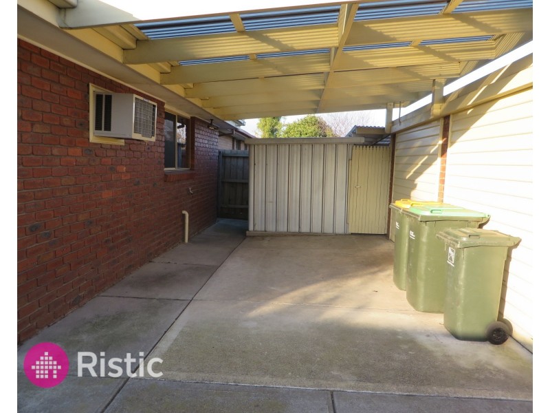 27 Kingston Town Crescent, Mill Park VIC 3082