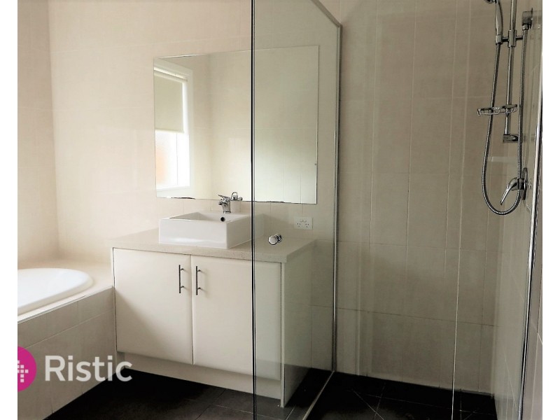 10 Prilep Heights, Lalor VIC 3075