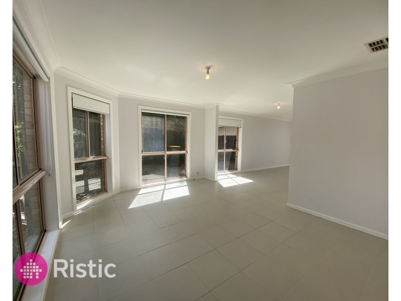 3/2 Romeo Court, Mill Park VIC 3082