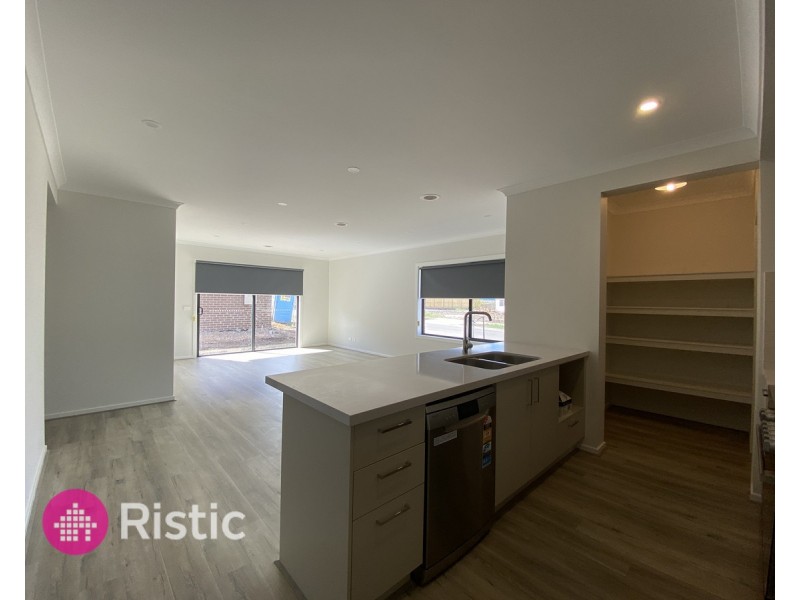 6 Treeton Drive, Wollert VIC 3750