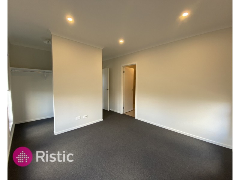 6 Treeton Drive, Wollert VIC 3750