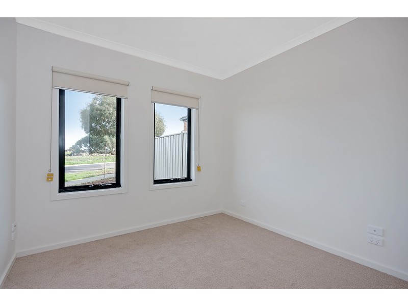 2/5 Edith Street, Epping VIC 3076