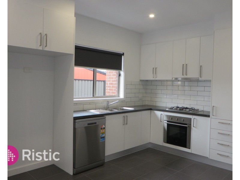 2/210 Darebin Drive, Lalor VIC 3075