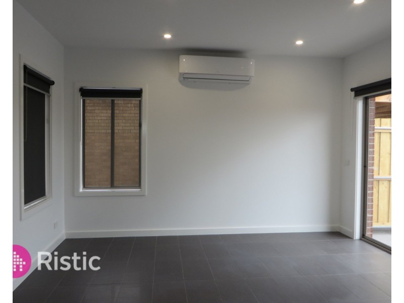 2/210 Darebin Drive, Lalor VIC 3075