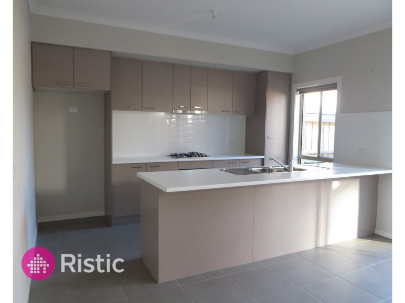 8 Pittard Walk, Epping VIC 3076