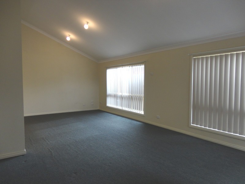 1/22 Hawkes Drive, Mill Park VIC 3082