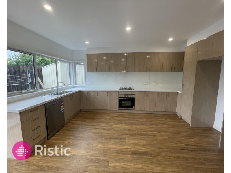 2/5 Tooth Court, Mill Park VIC 3082
