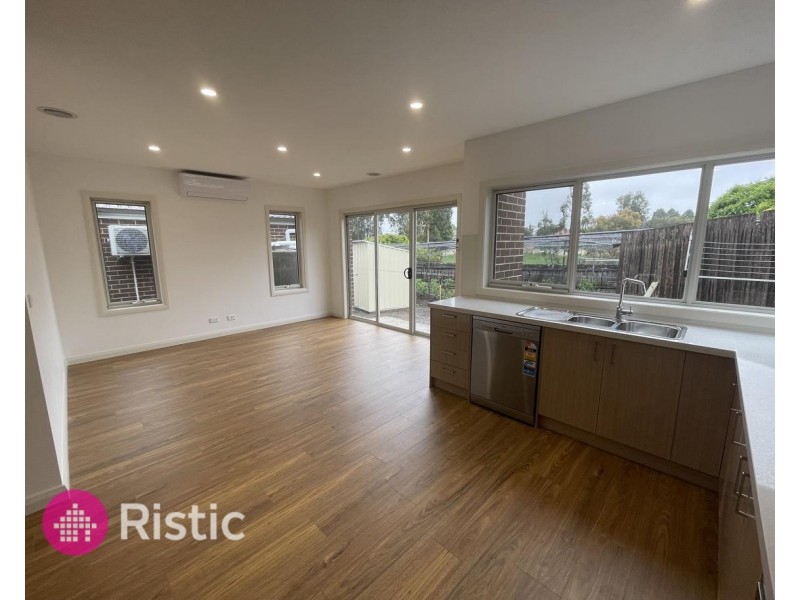 2/5 Tooth Court, Mill Park VIC 3082