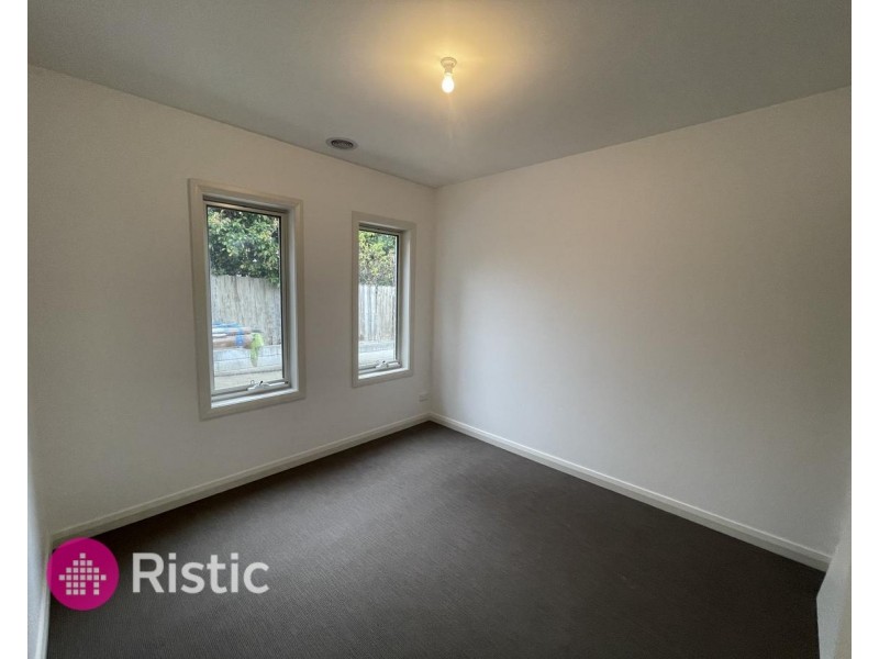 2/5 Tooth Court, Mill Park VIC 3082