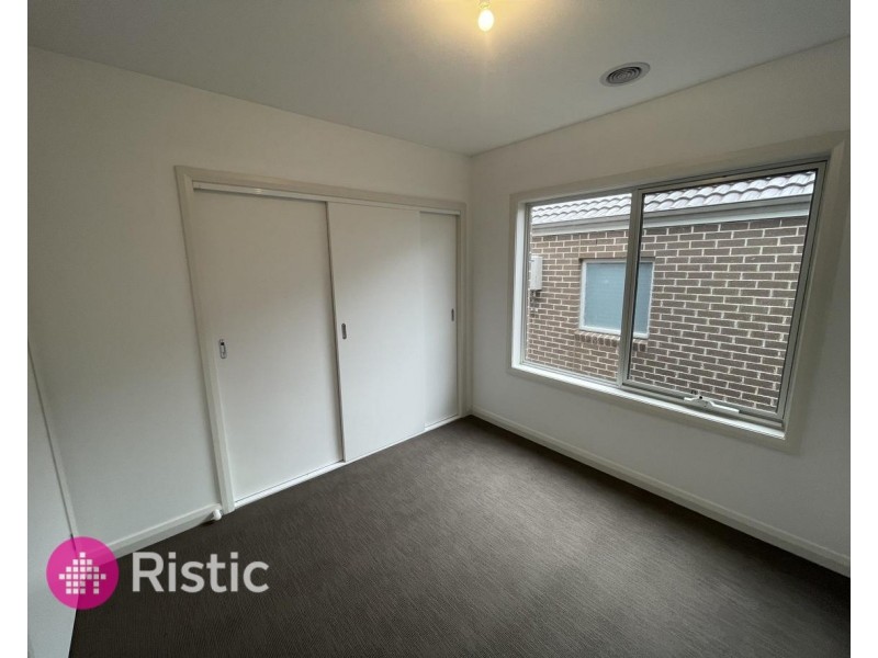 2/5 Tooth Court, Mill Park VIC 3082