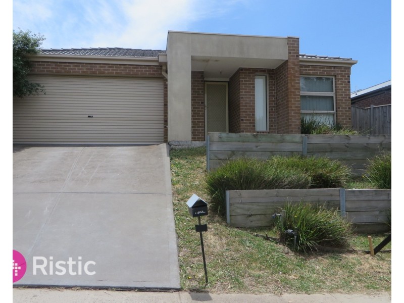 11 Peak Crescent, Doreen VIC 3754
