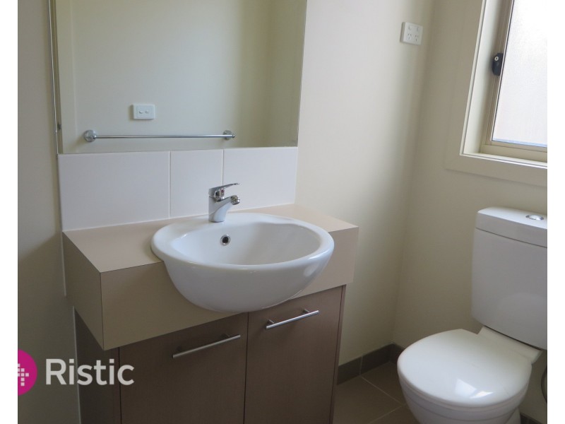 11 Peak Crescent, Doreen VIC 3754