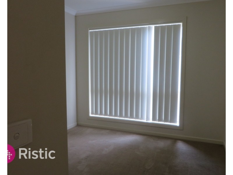 11 Peak Crescent, Doreen VIC 3754