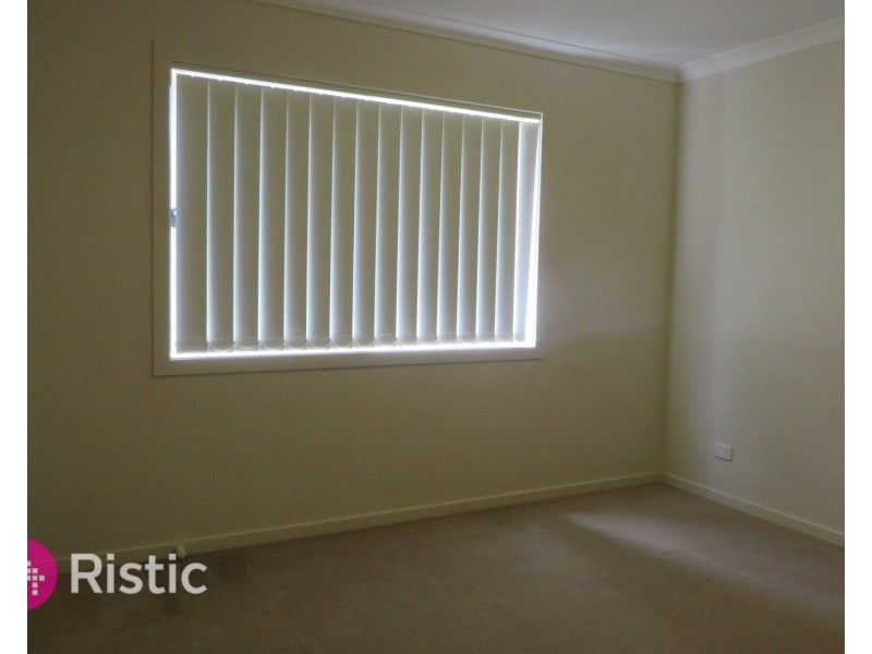 11 Peak Crescent, Doreen VIC 3754