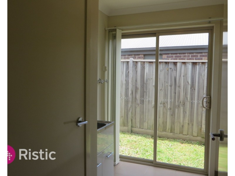 11 Peak Crescent, Doreen VIC 3754