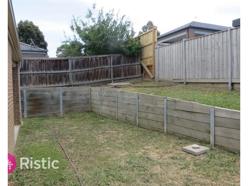 11 Peak Crescent, Doreen VIC 3754