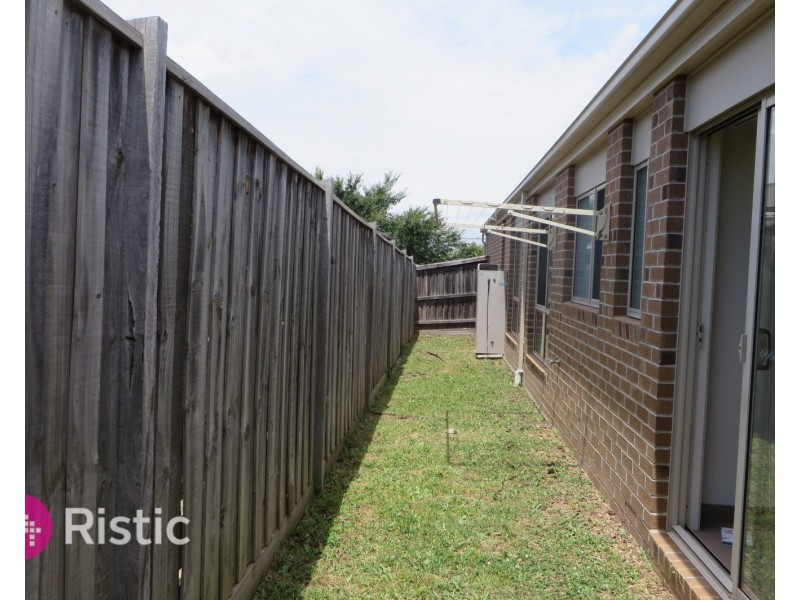 11 Peak Crescent, Doreen VIC 3754