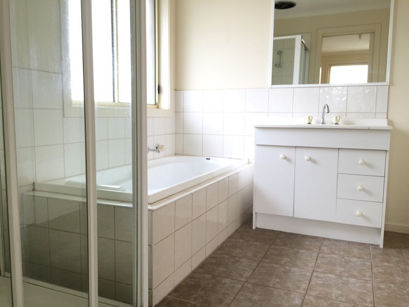23 Pace Circuit, South Morang VIC 3752