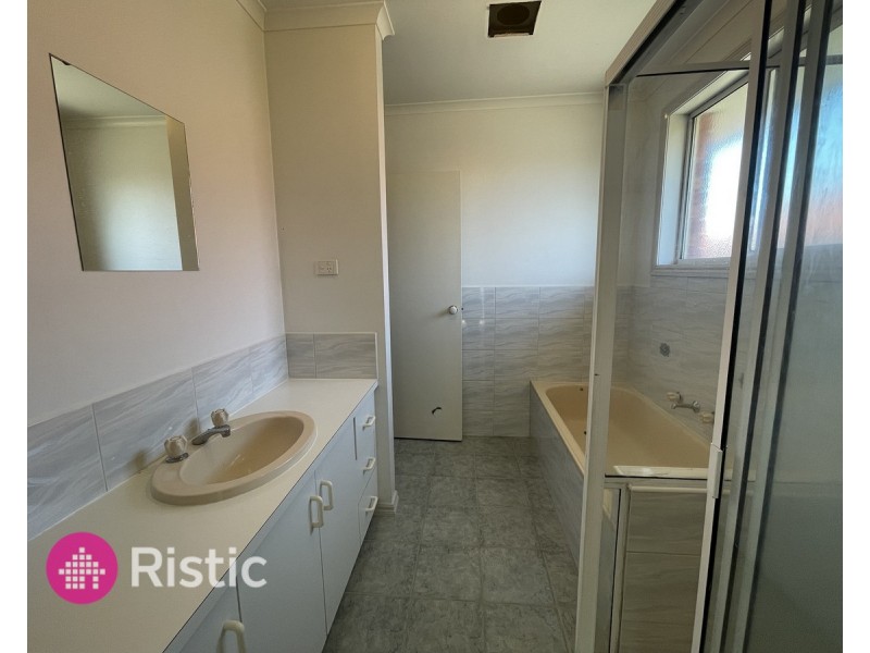 1 Capes Court, Mill Park VIC 3082
