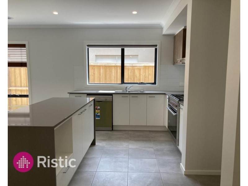 9 Catisfield Circuit, Donnybrook VIC 3064