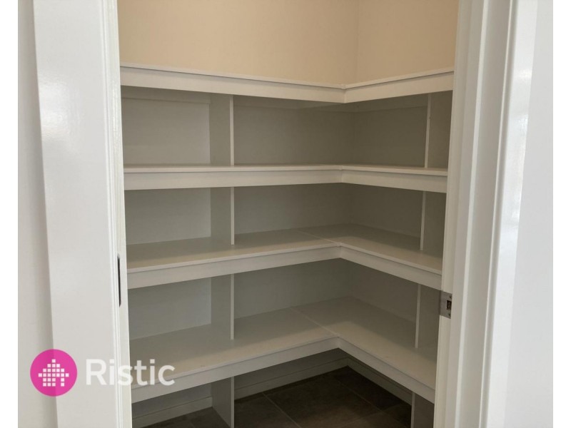 9 Catisfield Circuit, Donnybrook VIC 3064