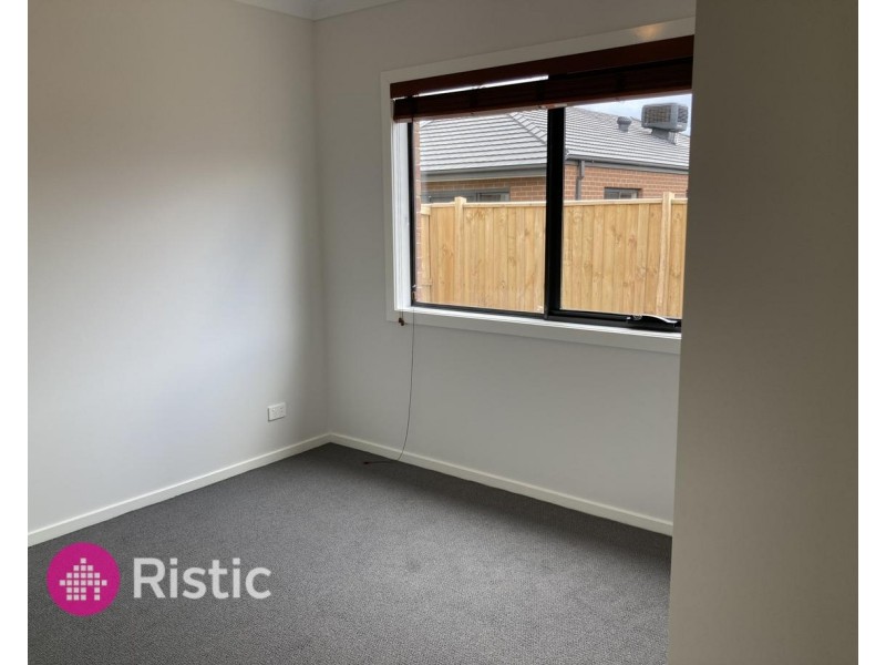 9 Catisfield Circuit, Donnybrook VIC 3064